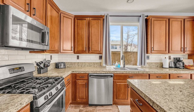 Spring Haven/5TVs/Sleeps 13/8beds