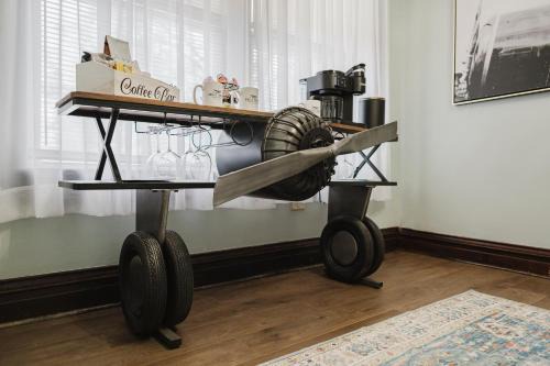 Sr Pilot Earhart Hangar Suite, 2 br K &Q, 1 Ba in Atchison