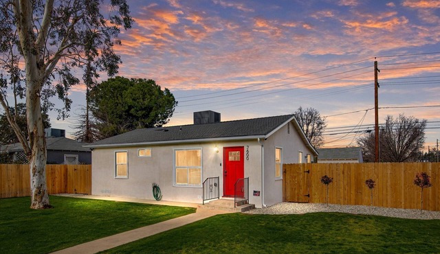 Stay in this Downtown Cottage