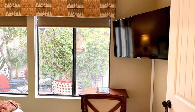 Steps to Resort All 5 Star Reviews 2 Masters, 2 patio, 1 private. Recent remodel