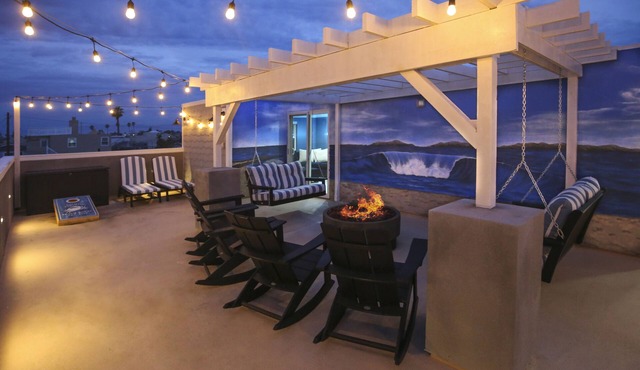 Steps to Sand: Family Beach Retreat, Game Room, 4 Ensuites, Pets OK