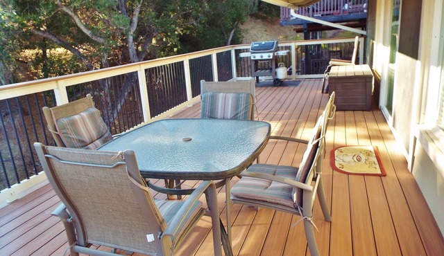 Steps to the Marina and community pool, Wifi, and Private Slip!