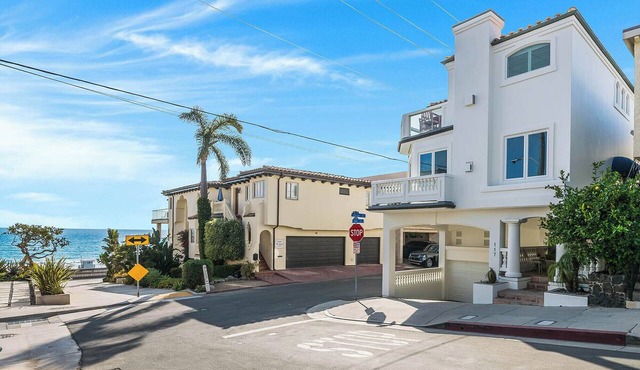 Steps to the Sand | Ocean Views | Sleeps 8 in Manhattan Beach