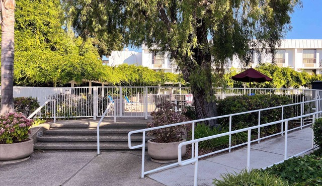 Studio 6 Belmont, CA – San Francisco - Redwood