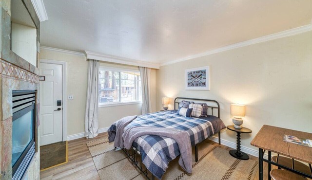 Studio room only a short walk from all of Stateline`s top attractions!