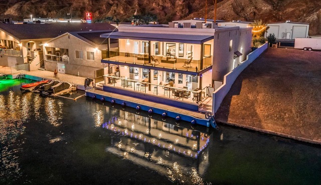 Stunning 6 Bedroom Waterfront Home In Moovalya Keys!