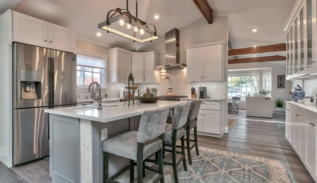STUNNING in Santa Barbara 3 Bed/2 Bath 7 DAYS MIN SHORT TERM WELCOMED