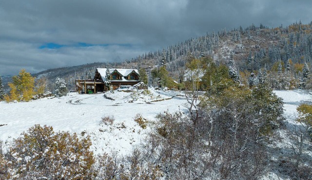 Stunning Mountaintop Retreat offers Guest Suite Lodging with Spectacular views! in Steamboat Springs