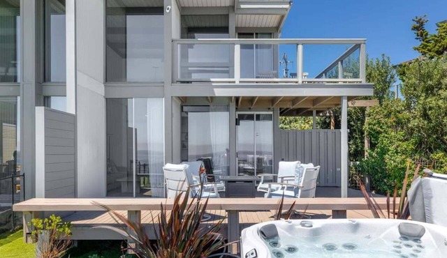 Stunning Oceanfront - Sunset Magazine Home