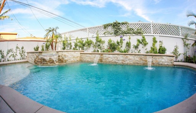 Stunning Pool/Jac Home: 5 EnSuites & Game Room
