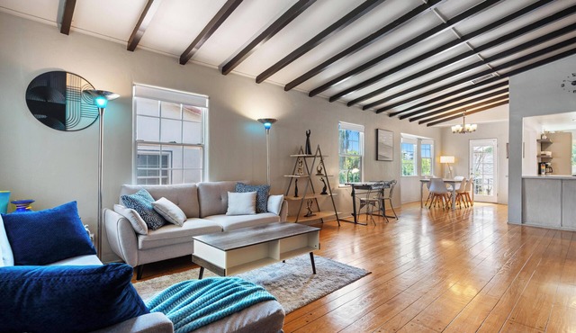 Stylish LA Retreat in a Tranquil Neighborhood