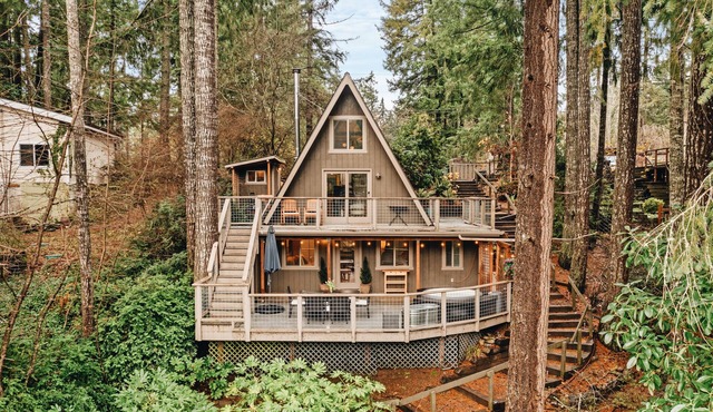Stylish Lakefront Cabin Retreat, Sauna/Hot tub & Cold Plunge in Gig Harbor