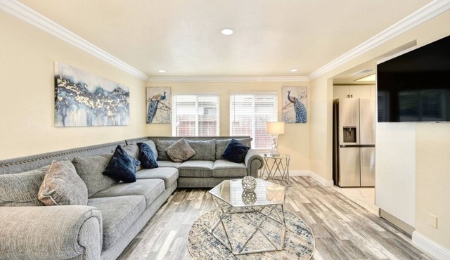 Stylish & Modern Sacramento Getaway Near Downtown!