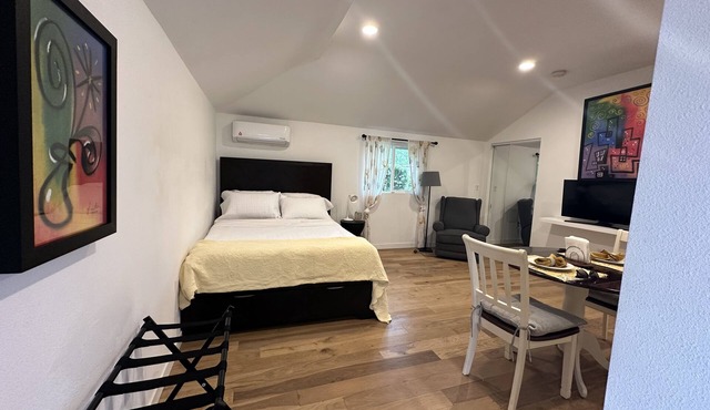 Stylish studio nestled in the heart of Eagle Rock, CA