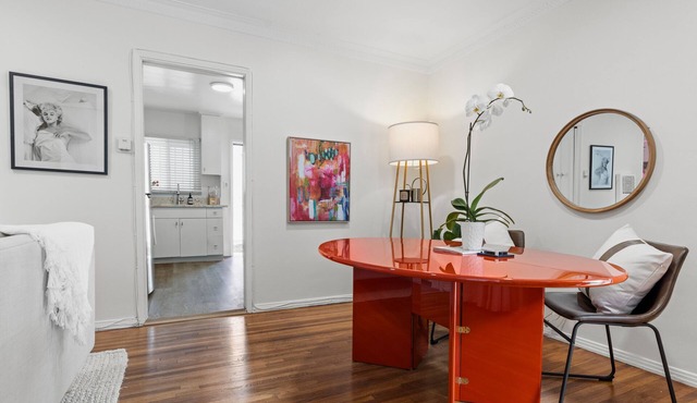 Stylish Sunset Stay! Steps away from Sunset Strip!