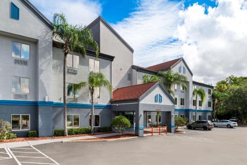 Suburban Studios Orlando - Ocoee-Winter Garden in Orlando