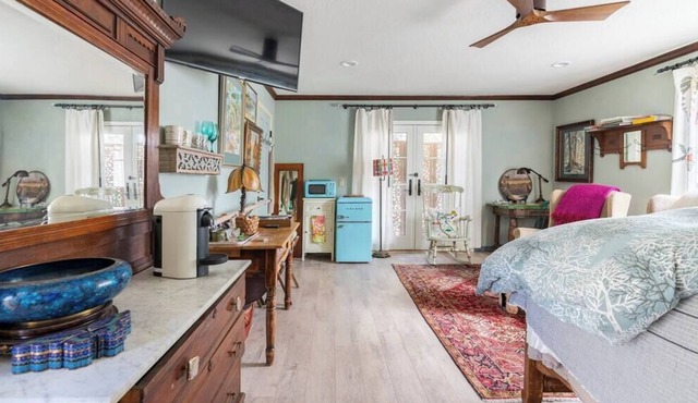 Succulent private suite in Los Alamos