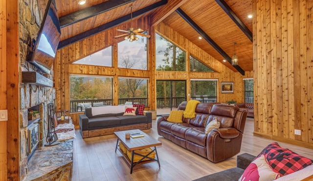 Summit Cabin! Stunning home Loaded with amenities!