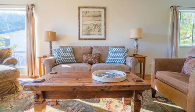 Sunny and beautiful, 5 Walk to Downtown Fairfax!