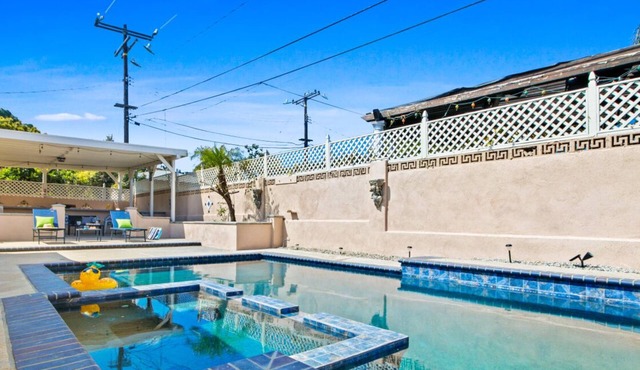 Sunny Escapes Pool w/tub BBQ - 4 bedrooms