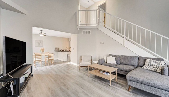 Sunny, Modern 2-Bedroom Home in Henderson/LV