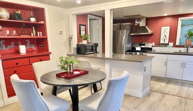 Sunny Two- Bedroom apartment in Amazing Location