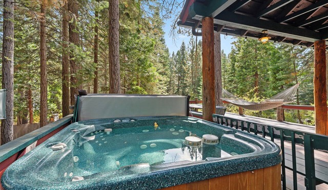 Sunnyside Lodge - Private Beach, Hot Tub