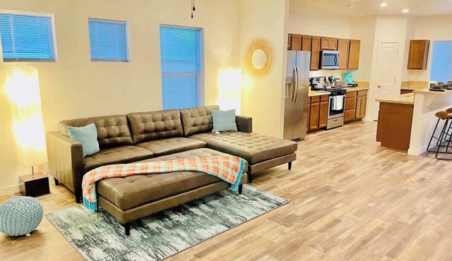 Sunset Haven-20 Min to USA Pkwy|Pets OK,9 Beds