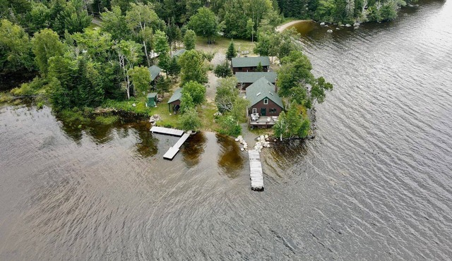 Sunset Point Camps - Spectacular Mooselookmeguntic cabins, offering privacy & 2 beaches! in Oquossoc