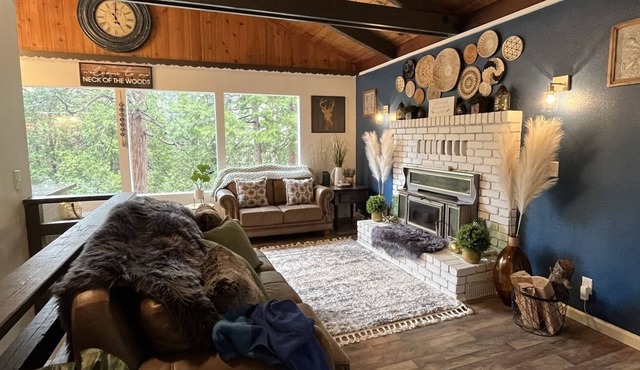 Sunset Retreat! Pet friendly mountain house