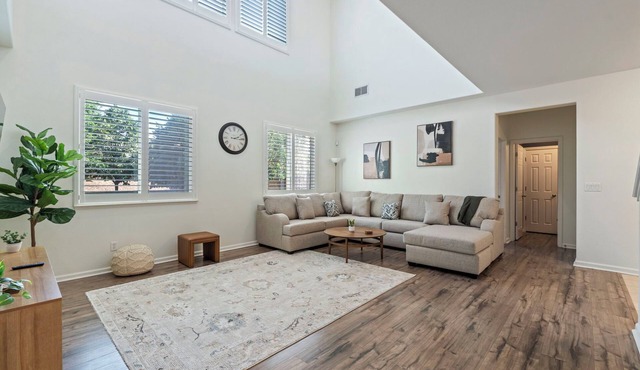 Super Cozy 5-Bedroom 2 living room Family Getaway