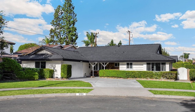 Superb 4-bedroom house/6 Beds 15 minutes to Disneyland!