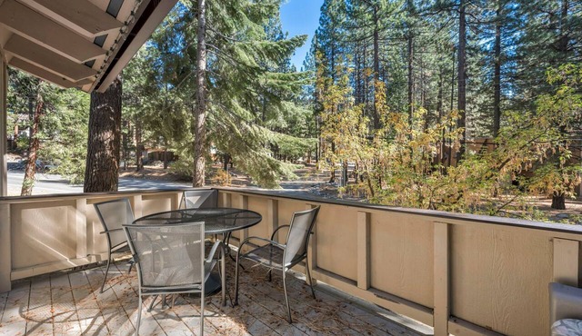 Tahoe Condo | Renovated Baths + Pool Access