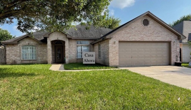 Tastefully remodeled and furnished home in the heart of Brownsville. in Brownsville