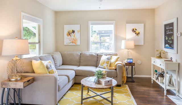 The Beehive - A charming cottage in the Perry District in Spokane