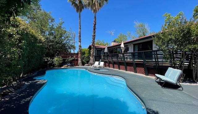 {The Cessna Lookout} +Pool +Hot Tub +EV Charger