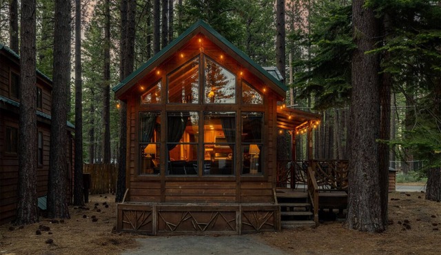 The Cozy Cub Cabin – 7 Min to Lake