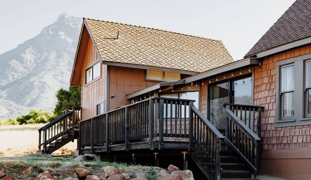 The Farmhouse at Mt. Dennison/Entire Home In Balch Park 2 Mi From Sequoia Forest