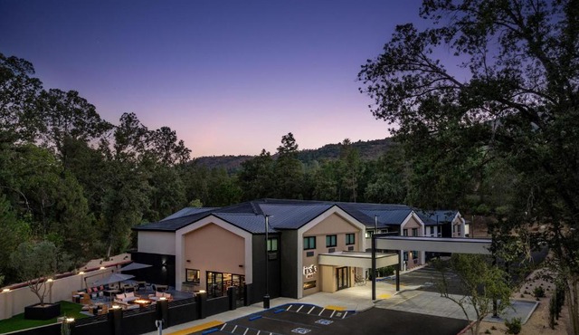 The Inelle, Oakhurst Yosemite, a Tribute Portfolio Hotel