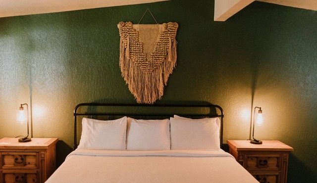 The Long Barn Lodge - King Room