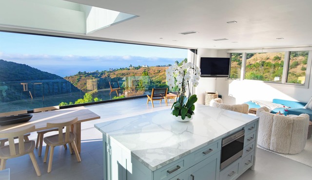 The Malibu Modern Oasis - Oceanview 4 Brdrm Surrounded by Canyon Views