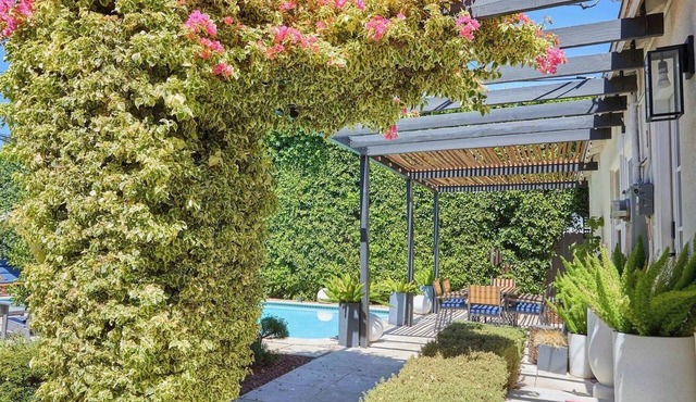 The Oasis | Sleeps 6 | Private Pool & Garden