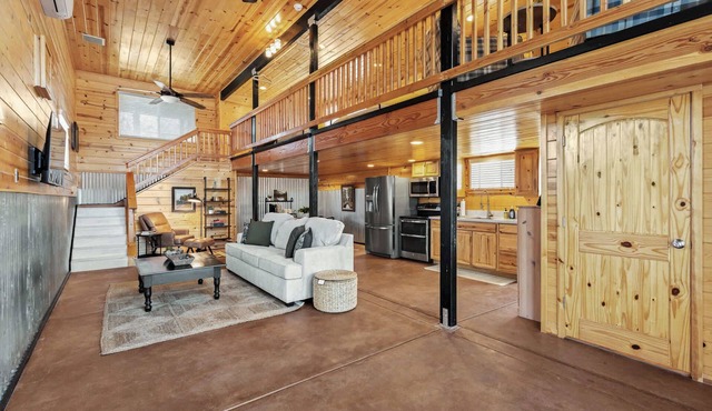 The Pine Loft Family-Friendly Nature Retreat