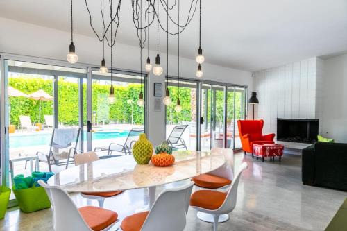 The Popsicle House - SWEET Mid Century Modern Home