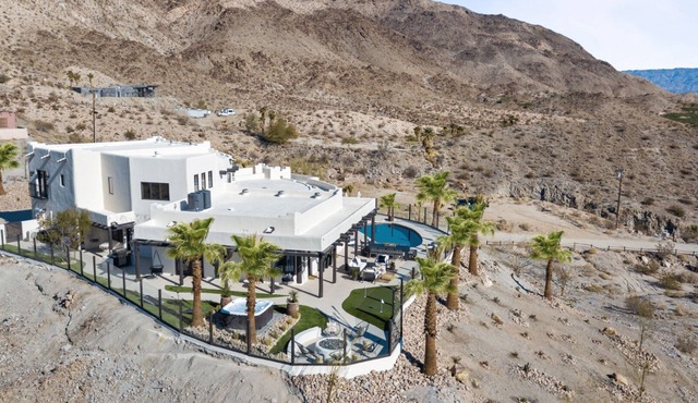 The Summit - Scenic Mountainside Villa with Movie Theater and Private Pool w/Sunset Views