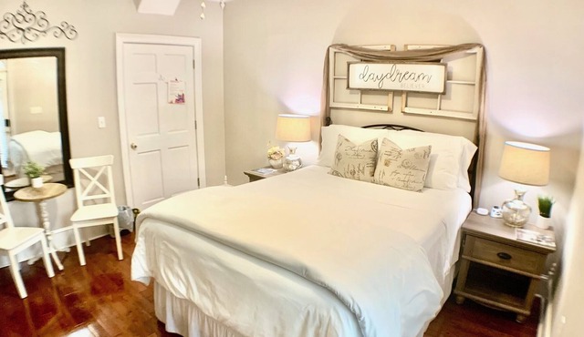 The White Oak; private bed/bath, separate entrance in Winder