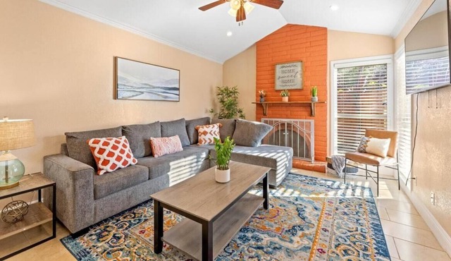 This house is a 3 bedroom(s), 2 bathrooms, located in Sacramento, CA.