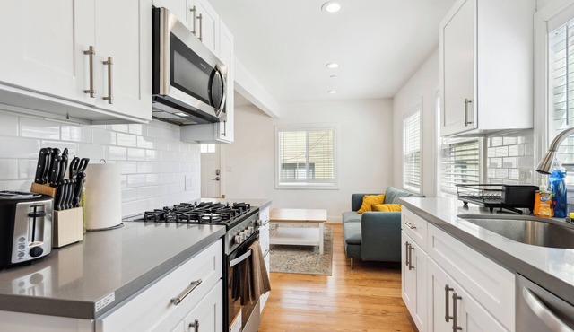 This lovely 3BR apartment in Berkeley offers comfort and convenience in Berkeley