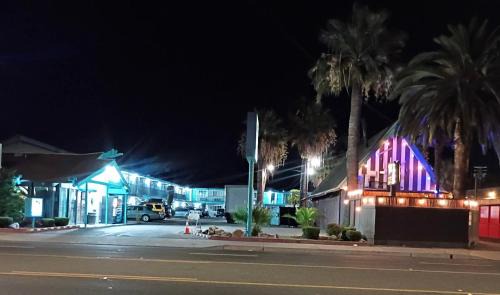 Tiki Lodge Hotel Modesto