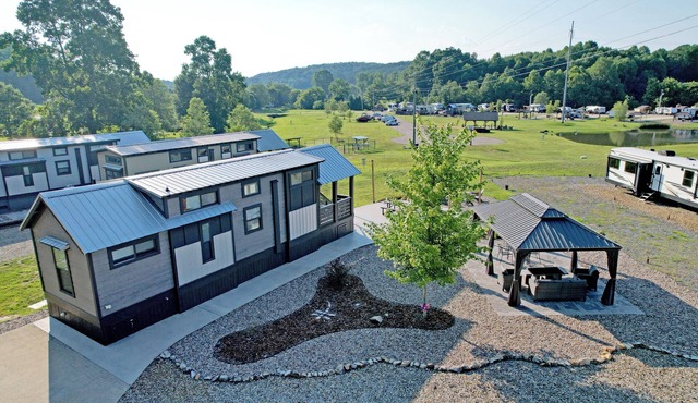 Tiny home mtn retreat-covered outdoor patio, firepit, pool, fishing, basketball in Morganton